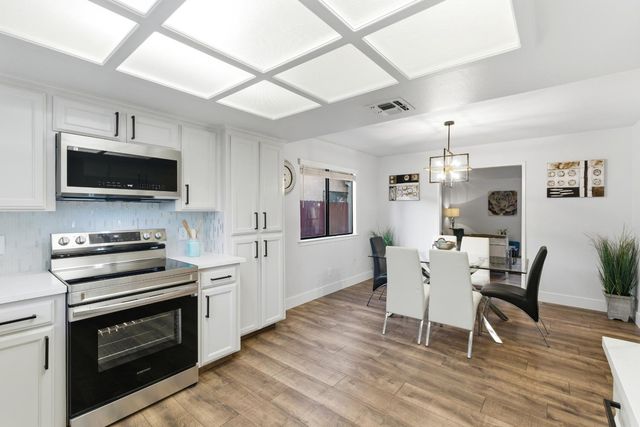 2094 E El Paso Avenue, Fresno, CA 93720