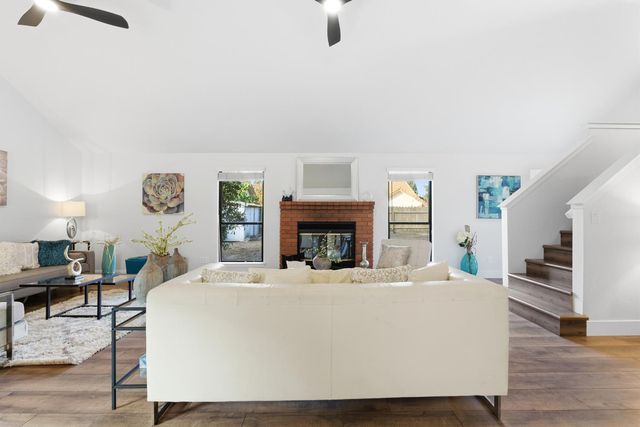 2094 E El Paso Avenue, Fresno, CA 93720