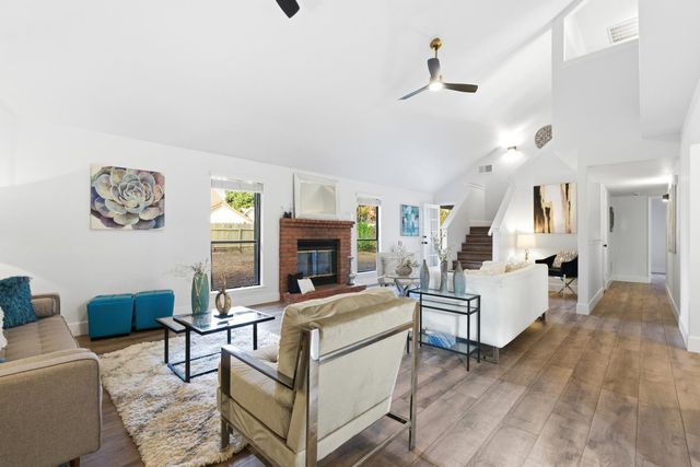 2094 E El Paso Avenue, Fresno, CA 93720