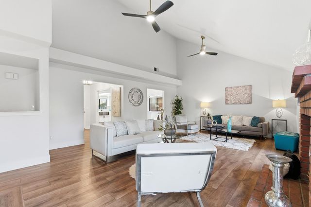 2094 E El Paso Avenue, Fresno, CA 93720