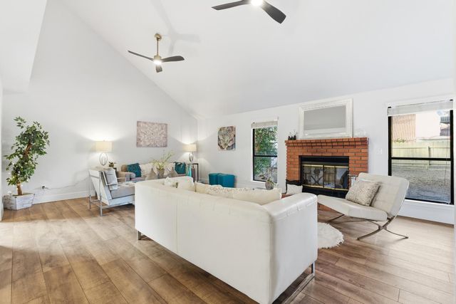 2094 E El Paso Avenue, Fresno, CA 93720