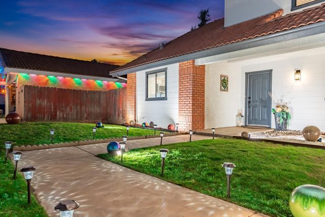 2094 E El Paso Avenue, Fresno, CA 93720