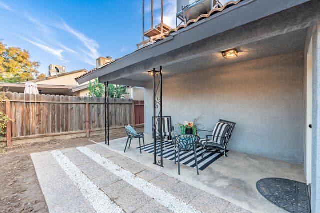 2094 E El Paso Avenue, Fresno, CA 93720