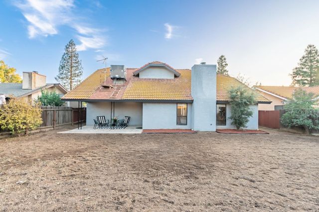 2094 E El Paso Avenue, Fresno, CA 93720