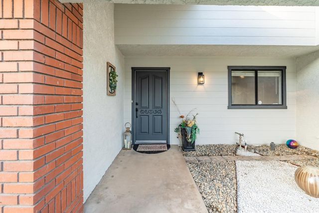 2094 E El Paso Avenue, Fresno, CA 93720