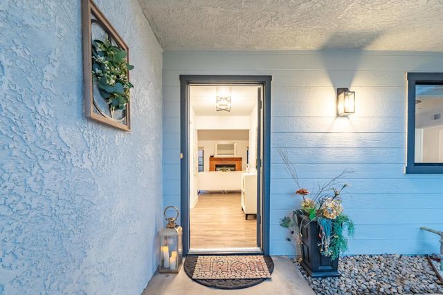 2094 E El Paso Avenue, Fresno, CA 93720