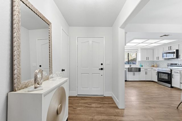 2094 E El Paso Avenue, Fresno, CA 93720