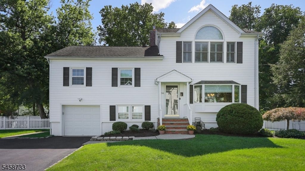 34 Moss Avenue, Westfield Town, NJ 07090