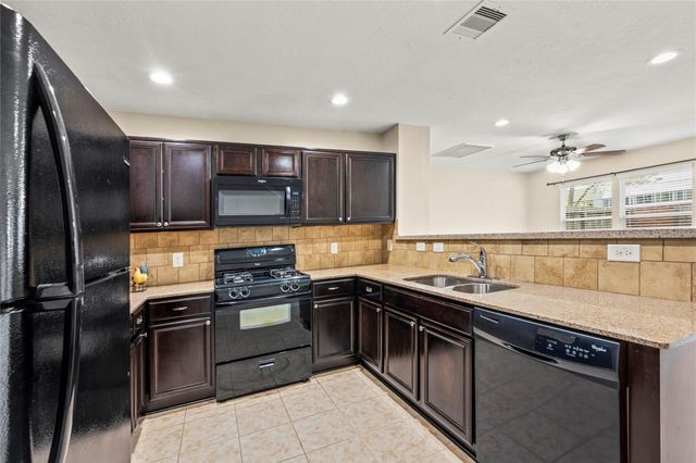 16131 Sweetwater Fields Lane, Tomball, TX 77377