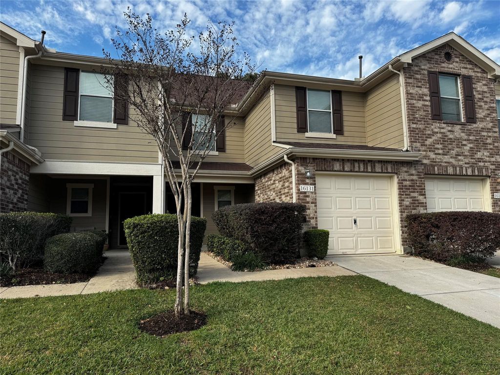 16131 Sweetwater Fields Lane, Tomball, TX 77377
