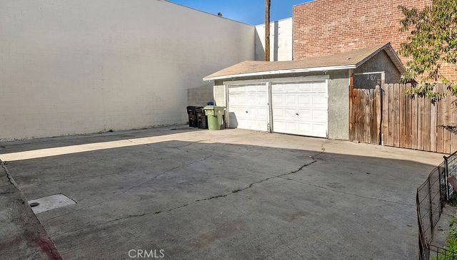 911 W 40th, Los Angeles, CA 90037