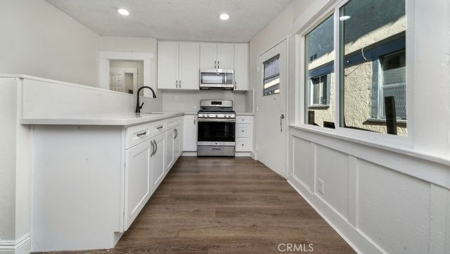 911 W 40th, Los Angeles, CA 90037