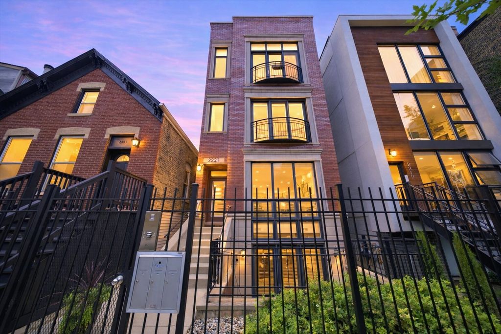 2221 N Hoyne Avenue 1, Chicago, IL 60647 — exterior