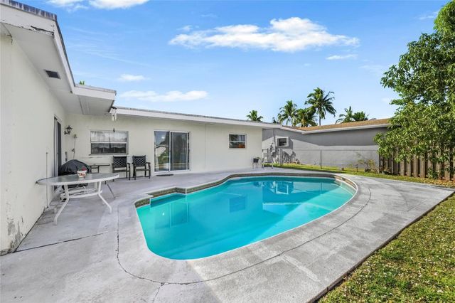 11411 NW 38th Place, Sunrise, FL 33323