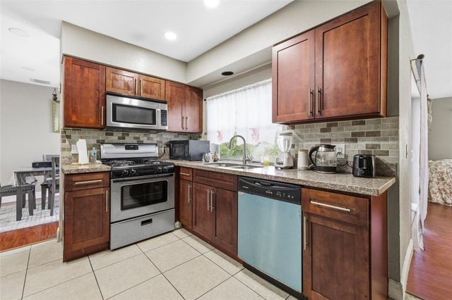 11411 NW 38th Place, Sunrise, FL 33323