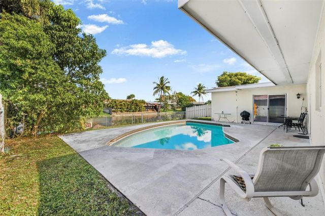 11411 NW 38th Place, Sunrise, FL 33323