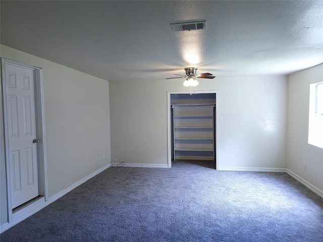 1003 W Hart Avenue, Pasadena, TX 77506