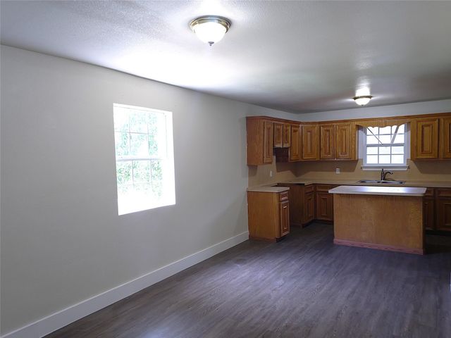 1003 W Hart Avenue, Pasadena, TX 77506