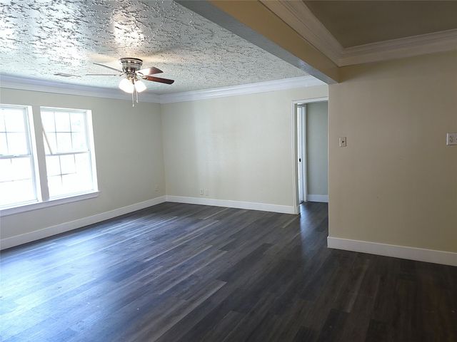 1003 W Hart Avenue, Pasadena, TX 77506