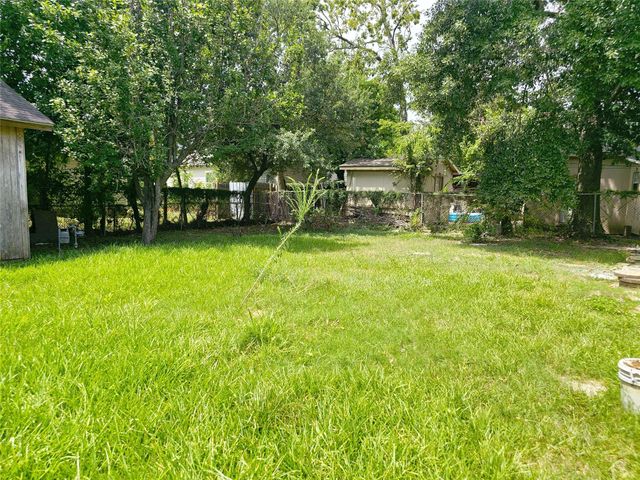 1003 W Hart Avenue, Pasadena, TX 77506