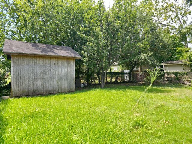 1003 W Hart Avenue, Pasadena, TX 77506