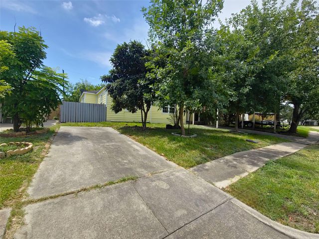 1003 W Hart Avenue, Pasadena, TX 77506