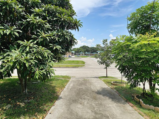 1003 W Hart Avenue, Pasadena, TX 77506