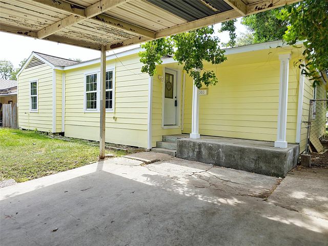 1003 W Hart Avenue, Pasadena, TX 77506