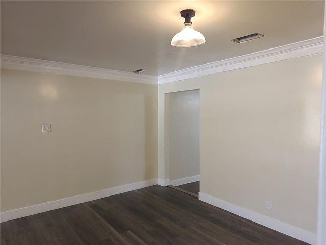 1003 W Hart Avenue, Pasadena, TX 77506