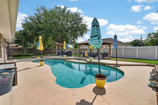 27 LYNDENHURST LANE, Palm Coast, FL 32137