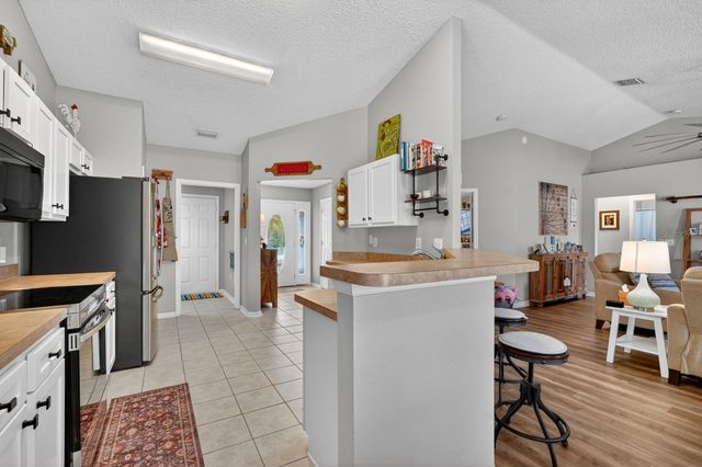 27 LYNDENHURST LANE, Palm Coast, FL 32137