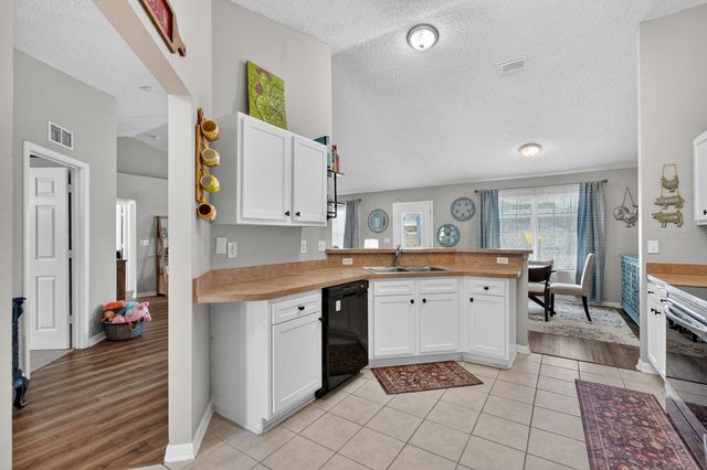 27 LYNDENHURST LANE, Palm Coast, FL 32137