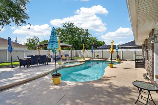 27 LYNDENHURST LANE, Palm Coast, FL 32137