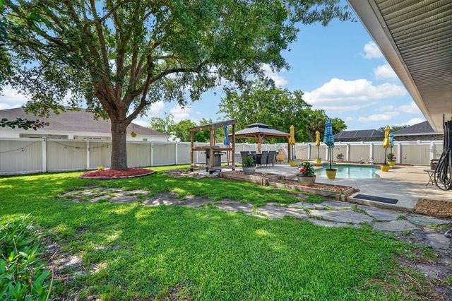 27 LYNDENHURST LANE, Palm Coast, FL 32137