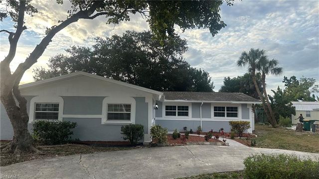 2101 43rd TER SW, Naples, FL 34116