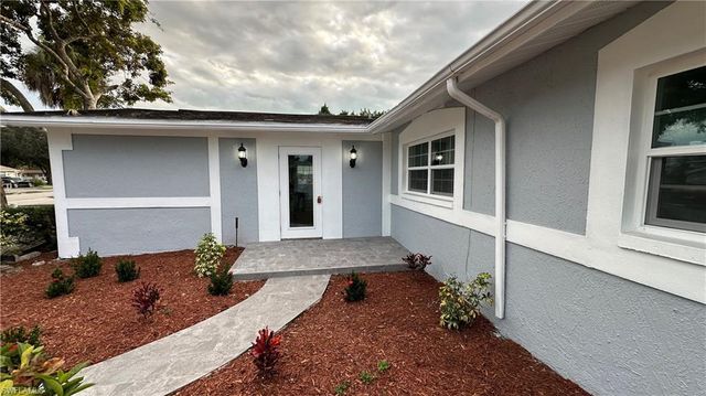 2101 43rd TER SW, Naples, FL 34116
