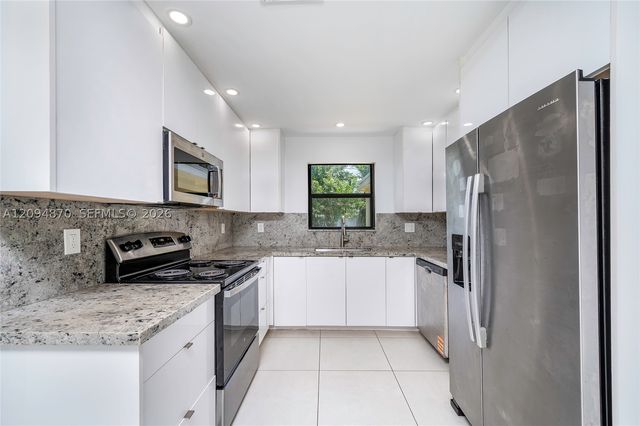 2106 Plunkett Ct, Hollywood, FL 33020