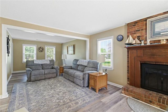 1528 Pecan Lane, Kernersville, NC 27284
