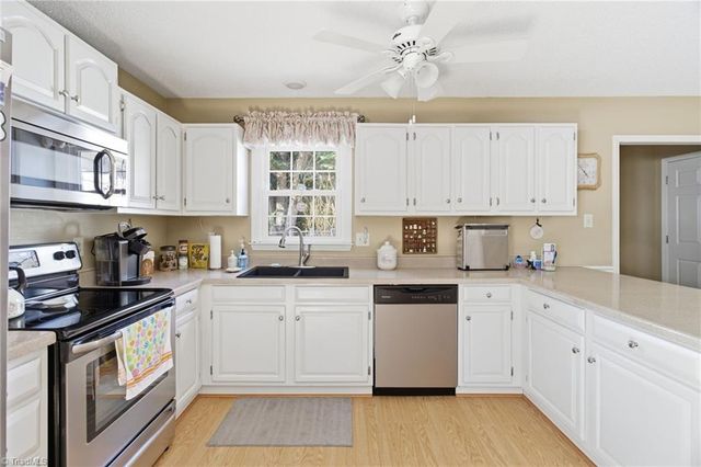 1528 Pecan Lane, Kernersville, NC 27284