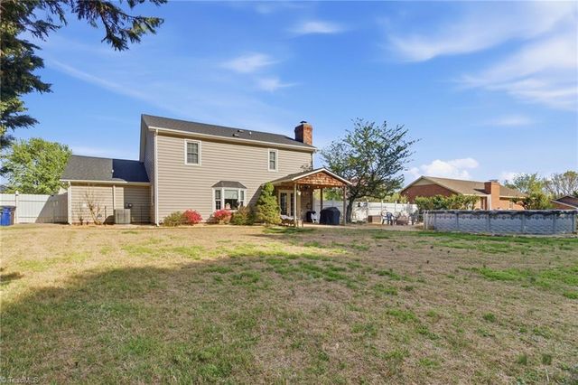 1528 Pecan Lane, Kernersville, NC 27284
