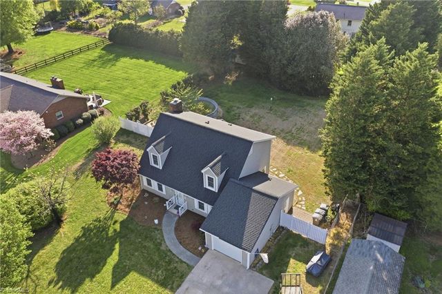 1528 Pecan Lane, Kernersville, NC 27284