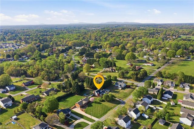 1528 Pecan Lane, Kernersville, NC 27284
