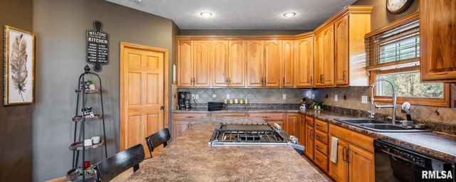 1615 POSEY Street, Marion, IL 62959