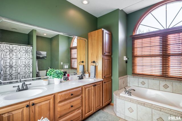 1615 POSEY Street, Marion, IL 62959