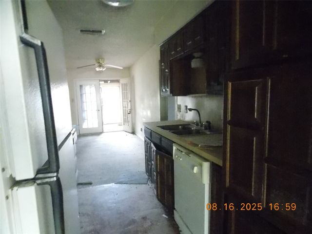 1209 Juniper Lane, Benbrook, TX 76126