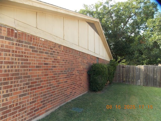 1209 Juniper Lane, Benbrook, TX 76126