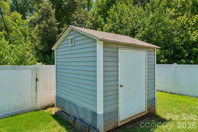 4707 Mcclure Road, Charlotte, NC 28216