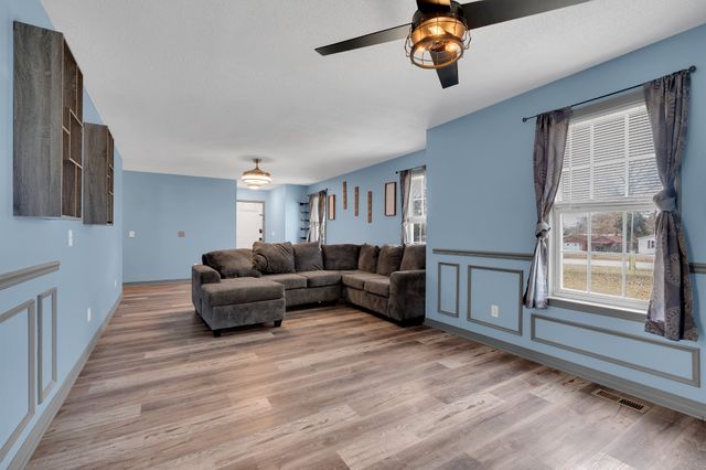 889 Six Mile Board Rd, Belvidere, TN 37306