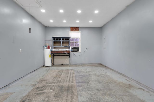 889 Six Mile Board Rd, Belvidere, TN 37306