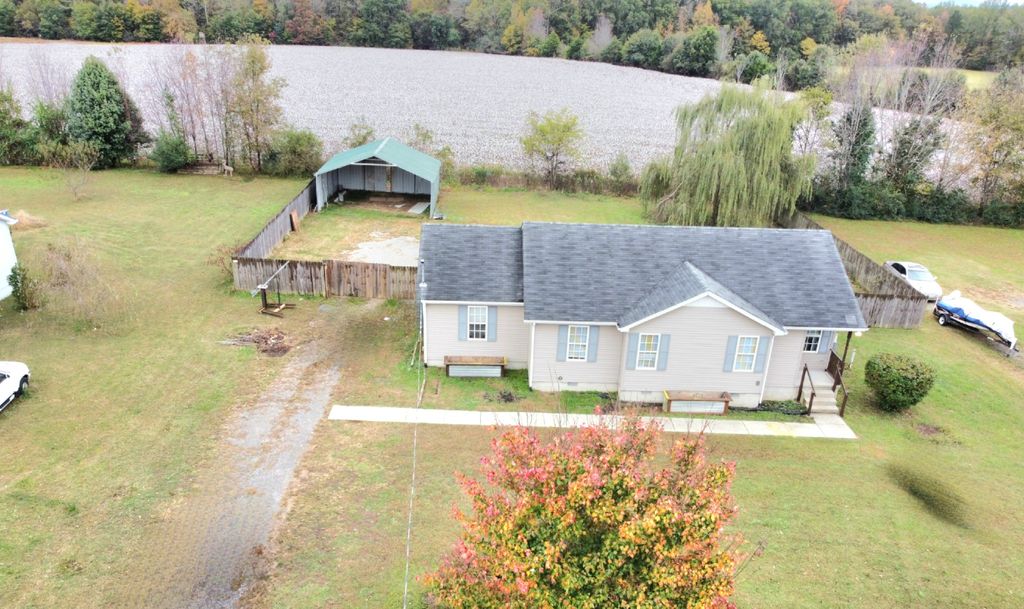 889 Six Mile Board Rd, Belvidere, TN 37306